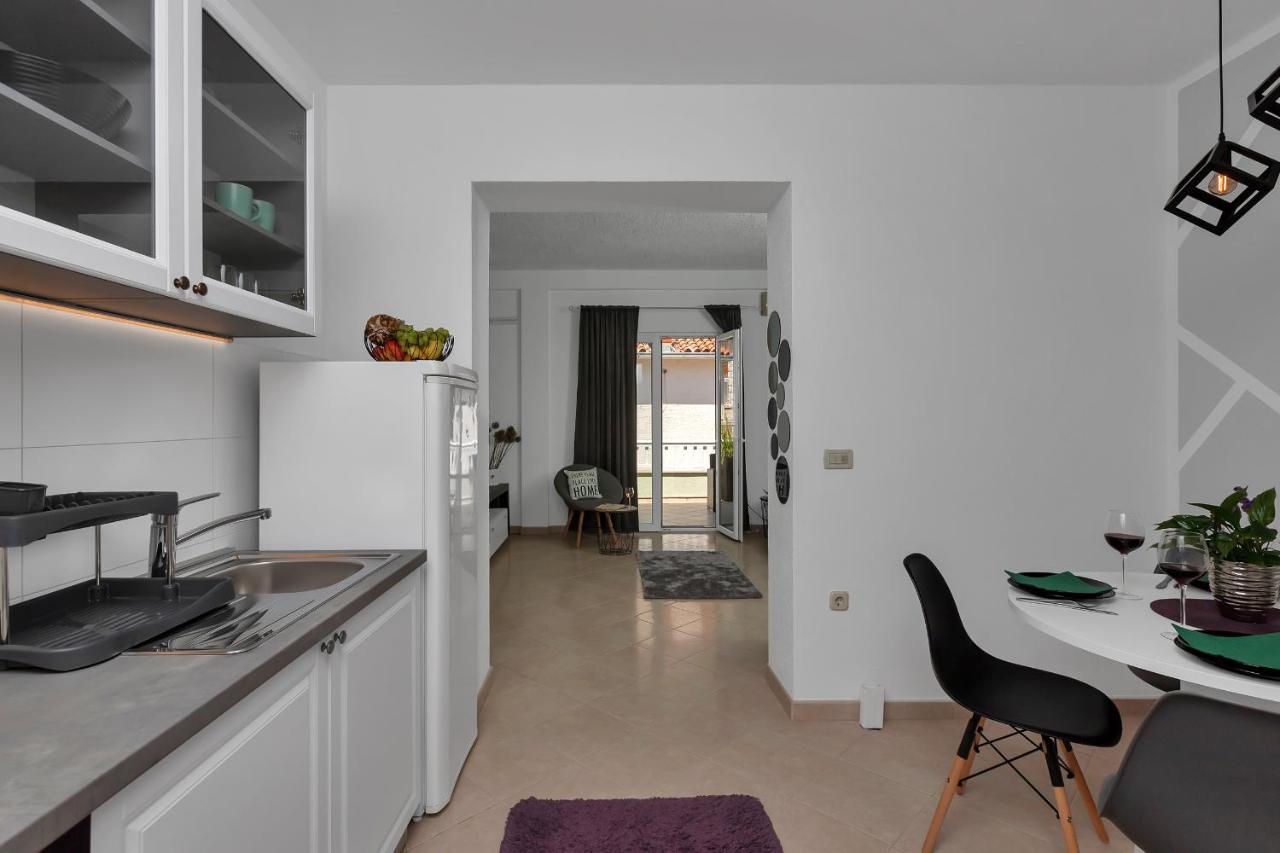 Apartmani Luna Baška Voda Exteriör bild