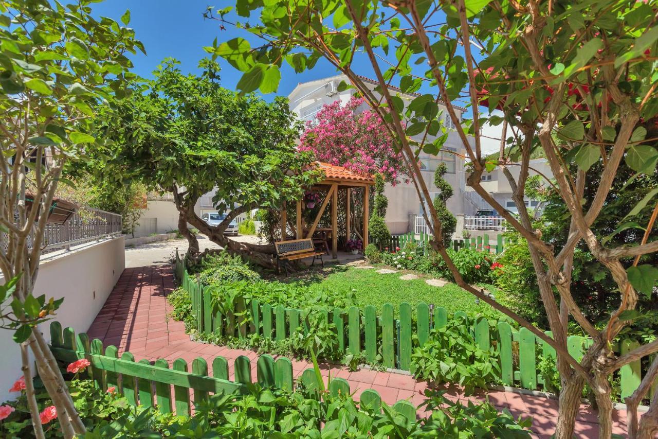 Apartmani Luna Baška Voda Exteriör bild