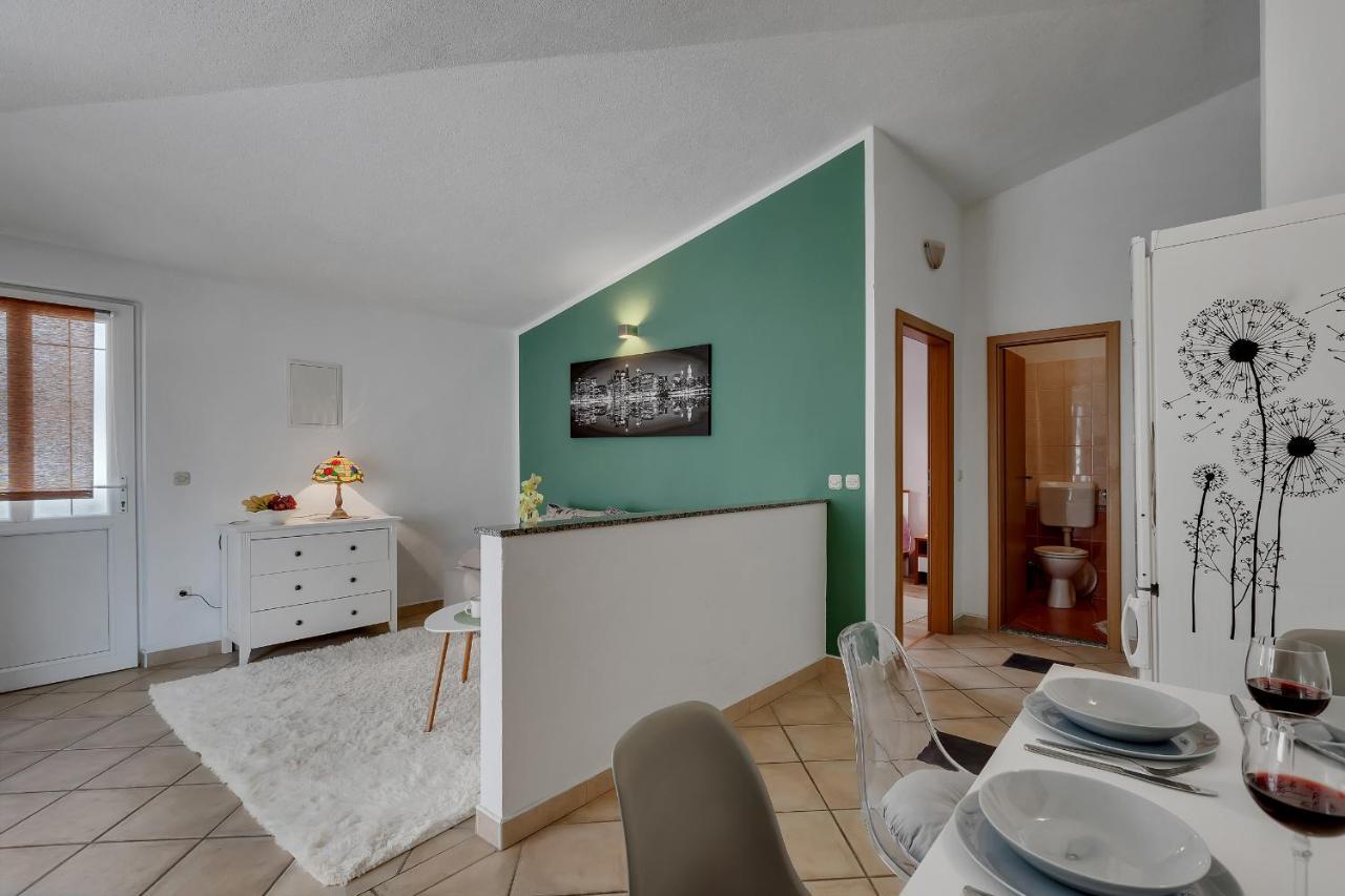 Apartmani Luna Baška Voda Exteriör bild